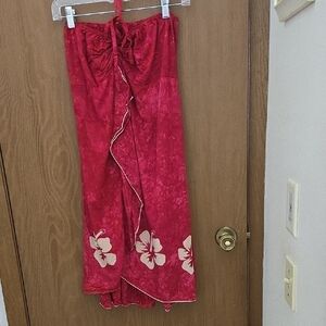 Vibrant Red Floral Dress. With Tie Around Neck.Sm